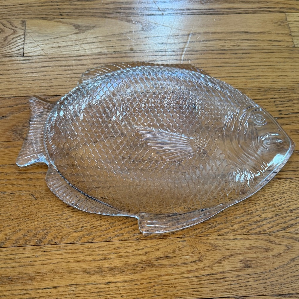 Clear Glass Fish-Shaped Dish - Picture 6 of 10